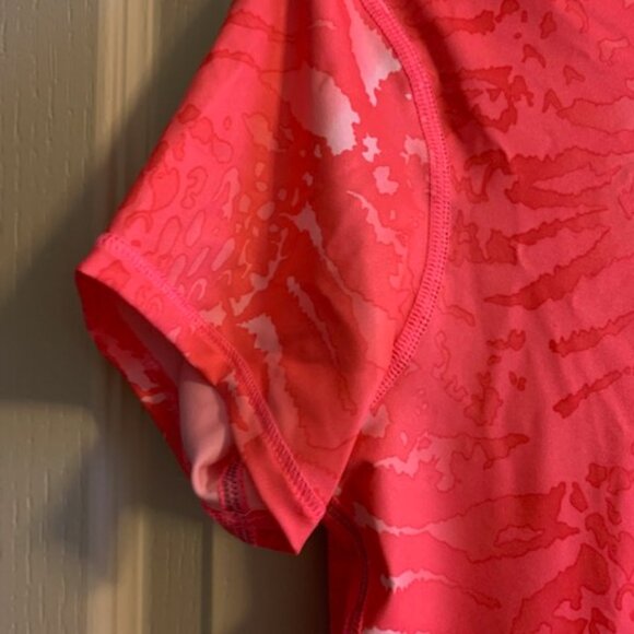 Under Armour Ladies Size S Fitted Heat Gear Cool, Light, Dry Active Wear T-Shirt - Picture 4 of 6